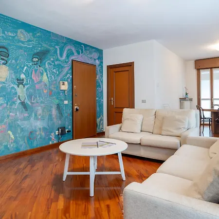 Spacious Bright Near Center And With Air Conditioning Apartment
