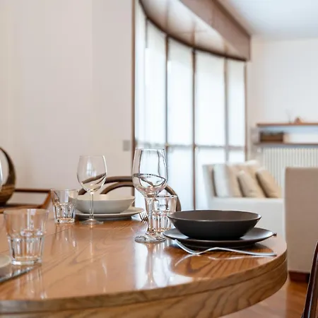 아파트 Spacious Bright Near Center And With Air Conditioning *