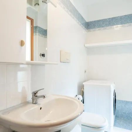 Spacious Bright Near Center And With Air Conditioning Apartment Lecco