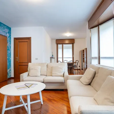 아파트 Spacious Bright Near Center And With Air Conditioning *