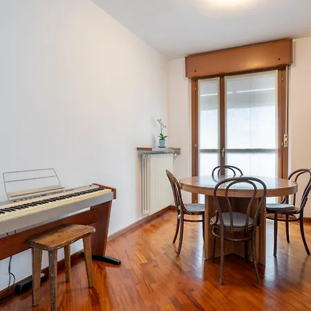Spacious Bright Near Center And With Air Conditioning Apartment Lecco